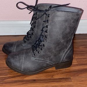 Rue21 women’s lace-up boots